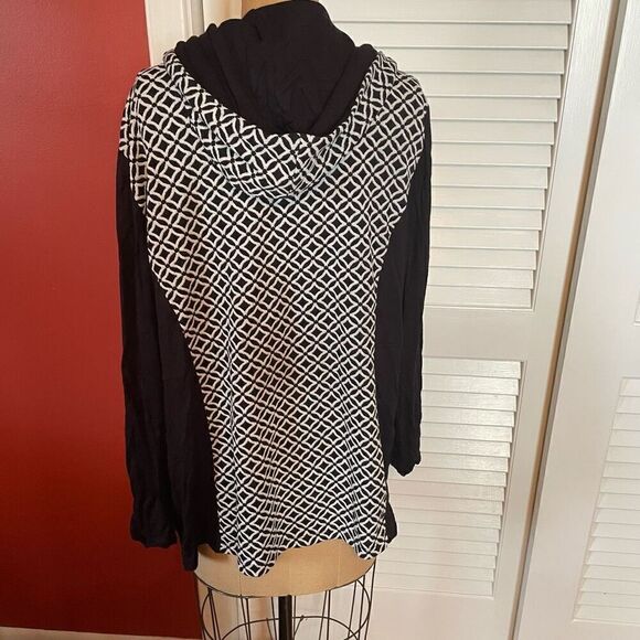 ZENERGY BY CHICO’S | black & white hooded stretchy sweater jacket size 3 or L - Picture 4 of 6
